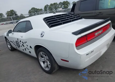 2013 Dodge Challenger Sxt z USA, uszkodzony, nr VIN 2C3CDYAG5DH737115